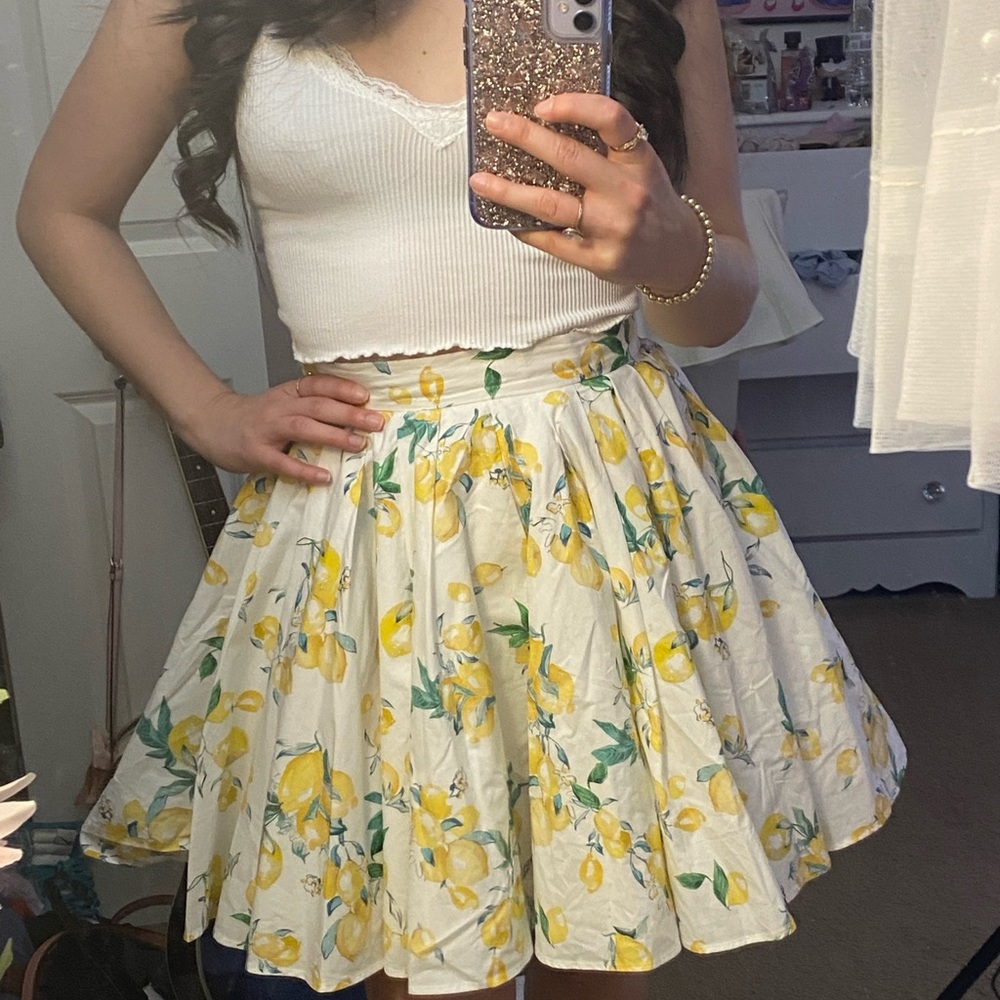 H&M Lemon pleated circle skirt 🍋